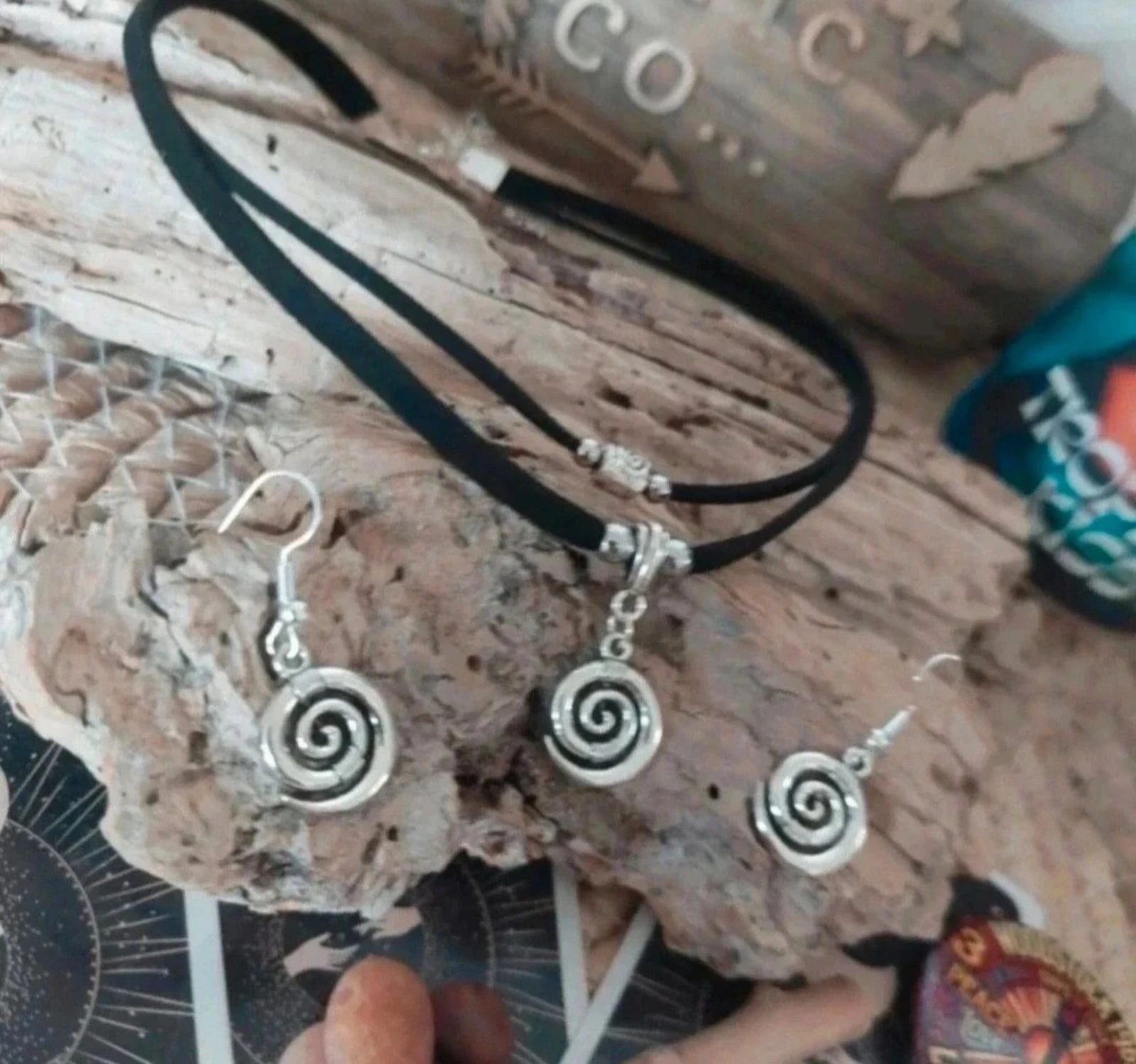 Collar boho rock de doble vuelta en espiral étnica, negro – photo 2